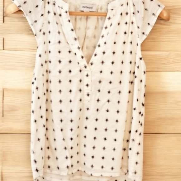 Evereve Sophia Textured Ruffle Top | XS | EUC - Picture 2 of 2